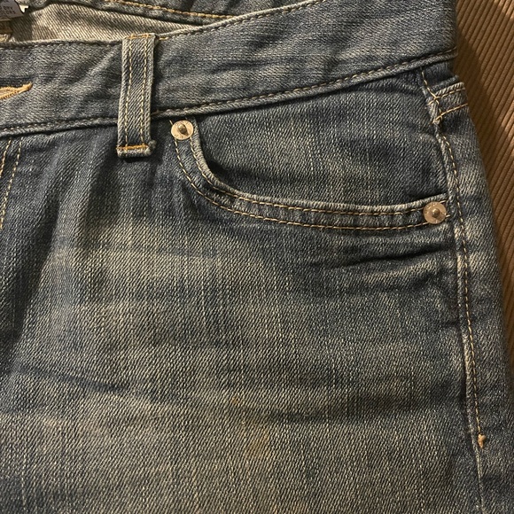 Distressed - Picture 5 of 6